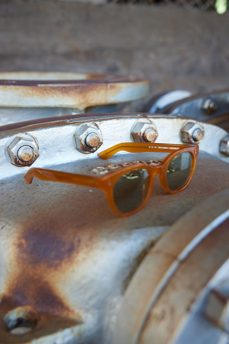 MŌNO x Hula Sunglasses Caramel