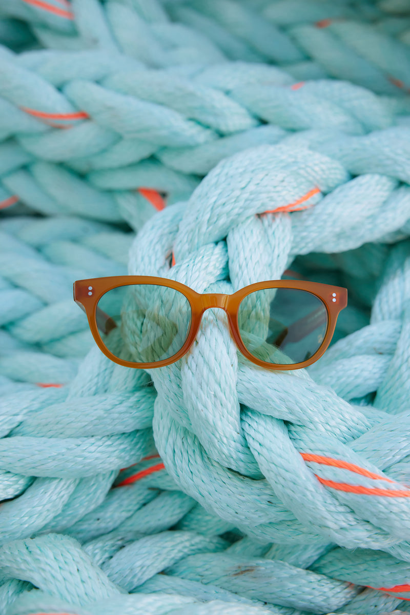 MŌNO x Hula Sunglasses Caramel